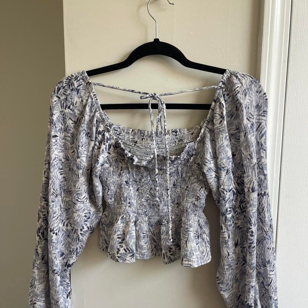 Blue and white Vestique fun Flowy sleeve crop top size XS - Picture 2 of 6